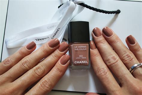 le vernis longue tenue chanel|chanel lovely beige nail polish.